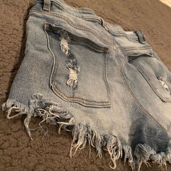 Almost Famous Jean Shorts - Picture 11 of 12